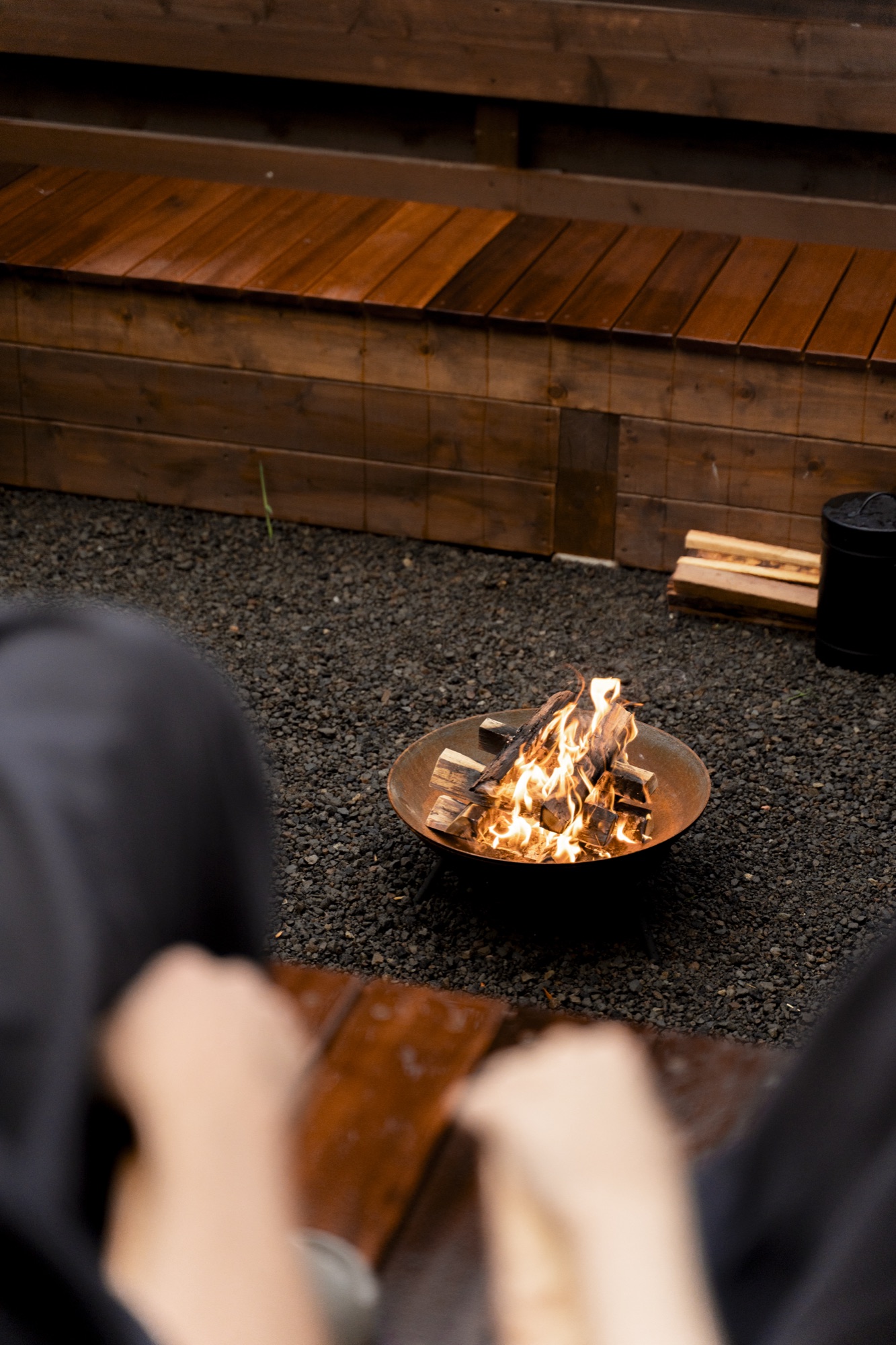 夕暮れの焚き火