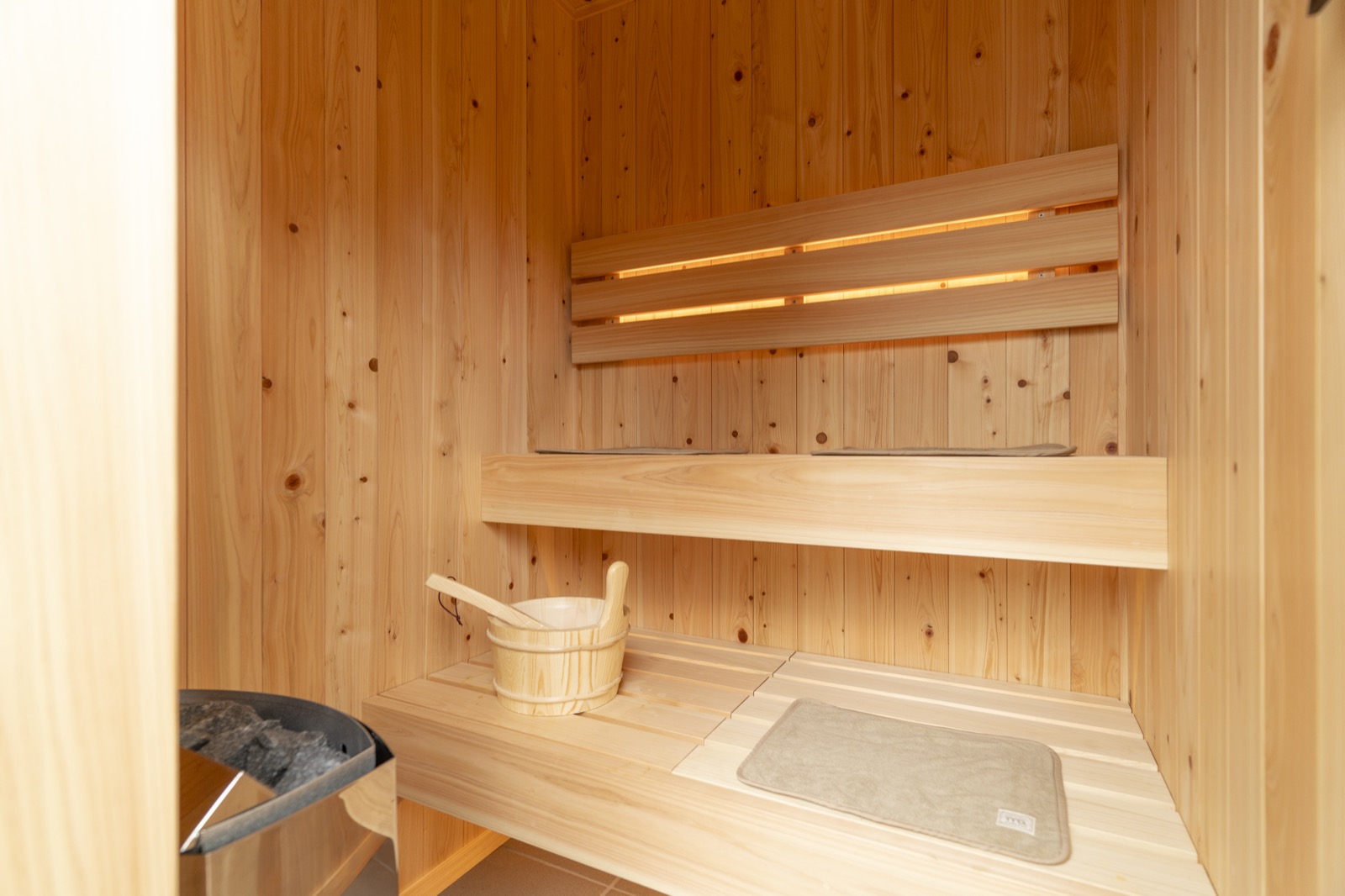 ヒノキのプライベートサウナ